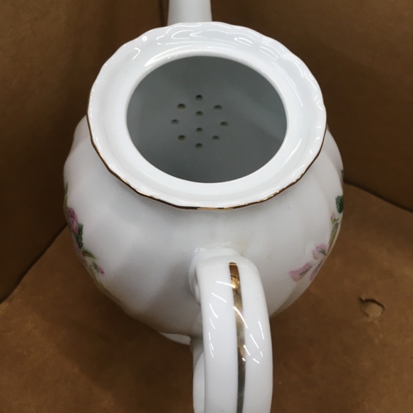 Creative Brand 8 1/2" "Regency Rose" Coffee Pot / Tea Pot - Picture 6 of 12